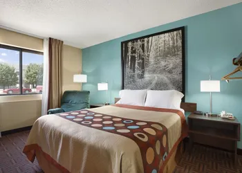 Super 8 by Wyndham Carbondale hotel thumbnail 5