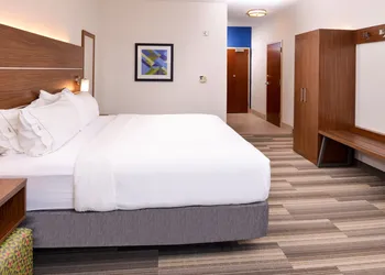 Holiday Inn Express Hotel & Suites Urbana-Champaign by IHG hotel thumbnail 2