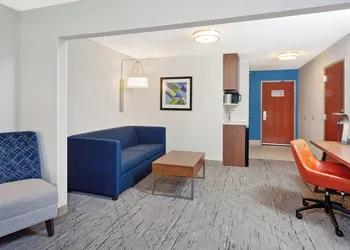 Holiday Inn Express Hotel & Suites Urbana-Champaign by IHG hotel thumbnail 5