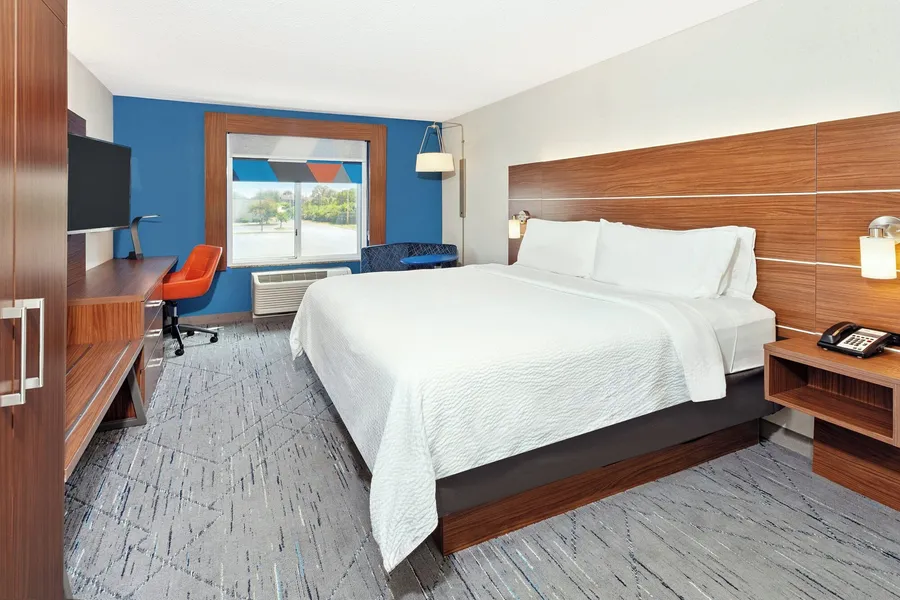 Holiday Inn Express Hotel & Suites Urbana-Champaign by IHG hotel detail image 6