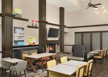 Hampton Inn & Suites Exeter hotel thumbnail 3