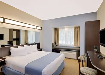 Microtel Inn & Suites by Wyndham Geneva hotel thumbnail 7