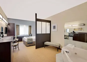 Microtel Inn & Suites by Wyndham Geneva hotel thumbnail 8