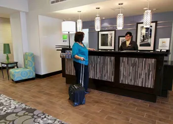 Hampton Inn & Suites Winnie hotel thumbnail 2