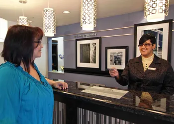 Hampton Inn & Suites Winnie hotel thumbnail 6