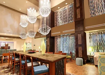 Hampton Inn & Suites Winnie hotel thumbnail 7