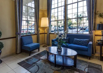 Ramada by Wyndham Costa Mesa/Newport Beach hotel thumbnail 4