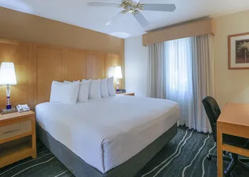 Ramada by Wyndham Costa Mesa/Newport Beach hotel thumbnail 7