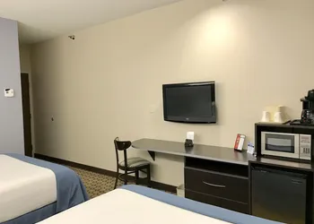 Microtel Inn & Suites by Wyndham Elkhart hotel thumbnail 5