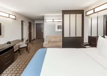 Microtel Inn & Suites by Wyndham Elkhart hotel thumbnail 7