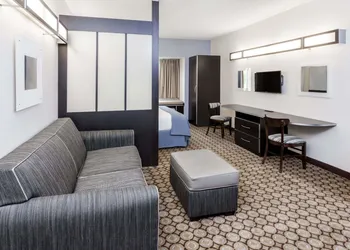 Microtel Inn & Suites by Wyndham Elkhart hotel thumbnail 8