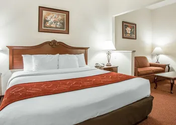 Comfort Suites Jefferson City hotel thumbnail 3