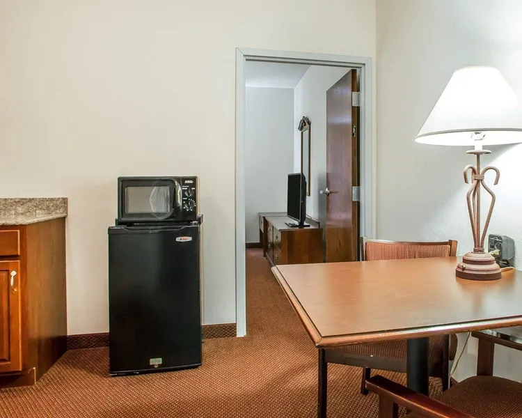 Comfort Suites Jefferson City hotel detail image 6