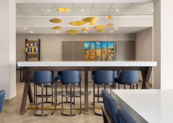 Hampton Inn By Hilton Napanee hotel thumbnail 4