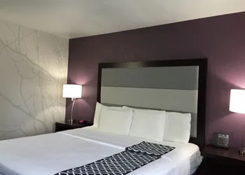 La Quinta Inn by Wyndham Fort Collins hotel thumbnail 7