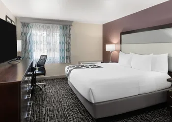 La Quinta Inn by Wyndham Fort Collins hotel thumbnail 8