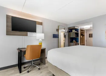Comfort Inn Oak Ridge - Knoxville hotel thumbnail 5
