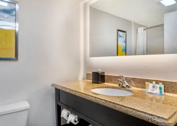 Comfort Inn Oak Ridge - Knoxville hotel thumbnail 7