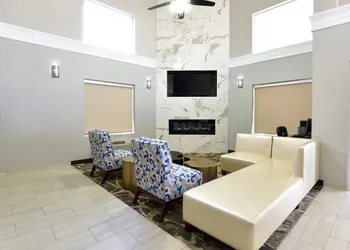 Days Inn by Wyndham Springville hotel thumbnail 2