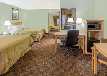 Days Inn by Wyndham Black Bear hotel thumbnail 2