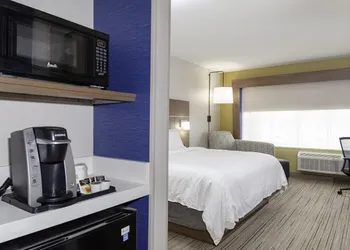 Holiday Inn Express & Suites Elk Grove West I-5 by IHG hotel thumbnail 4