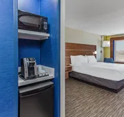 Holiday Inn Express & Suites Elk Grove West I-5 by IHG hotel detail image 7
