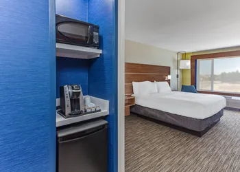 Holiday Inn Express & Suites Elk Grove West I-5 by IHG hotel thumbnail 7