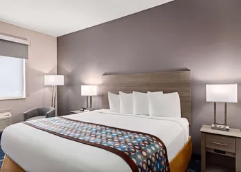 Baymont by Wyndham Waterloo hotel thumbnail 4