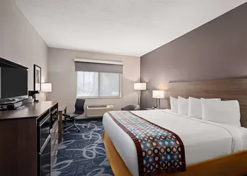 Baymont by Wyndham Waterloo hotel thumbnail 5