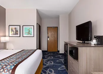 Baymont by Wyndham Waterloo hotel thumbnail 6