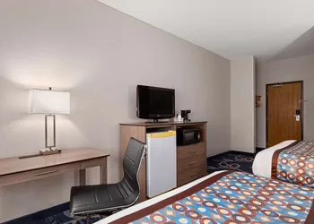 Baymont by Wyndham Waterloo hotel thumbnail 8