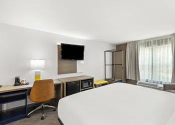 Comfort Inn & Suites Rome South hotel thumbnail 8