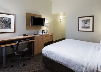 Holiday Inn Savannah Historic District by IHG hotel thumbnail 5