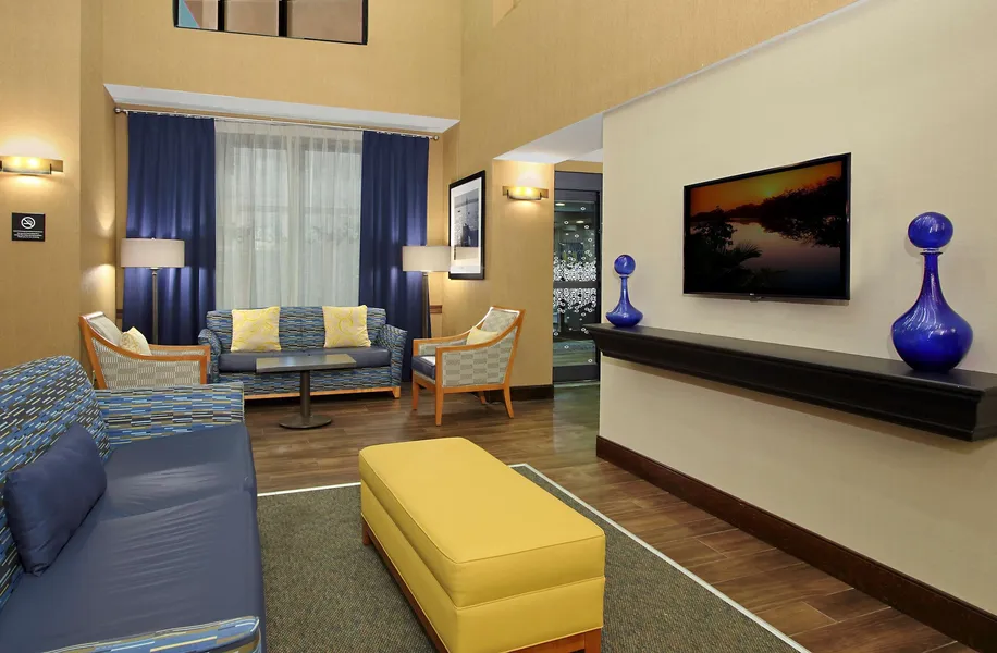 Hampton Inn & Suites Madisonville hotel detail image 2