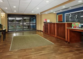 Hampton Inn & Suites Madisonville hotel thumbnail 3
