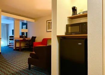 Fairfield Inn & Suites by Marriott Waco North hotel thumbnail 7