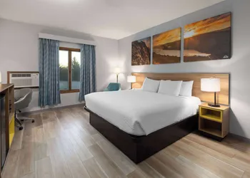 Days Inn by Wyndham Hutchinson hotel thumbnail 8