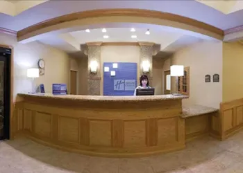 Holiday Inn Express Hotel & Suites Grand Blanc by IHG hotel thumbnail 2