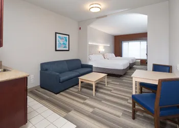 Holiday Inn Express Hotel & Suites Grand Blanc by IHG hotel thumbnail 3