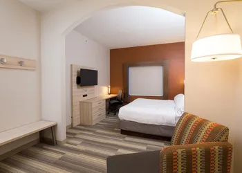 Holiday Inn Express Hotel & Suites Grand Blanc by IHG hotel thumbnail 4