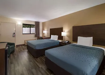 Econo Lodge Martin hotel thumbnail 2