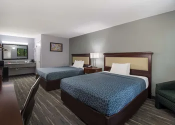 Econo Lodge Martin hotel thumbnail 5
