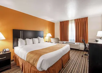 Quality Inn Dodge City hotel thumbnail 7