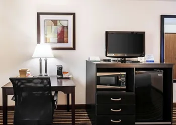 Quality Inn Dodge City hotel thumbnail 8