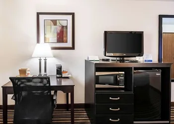 Quality Inn Dodge City hotel thumbnail 7