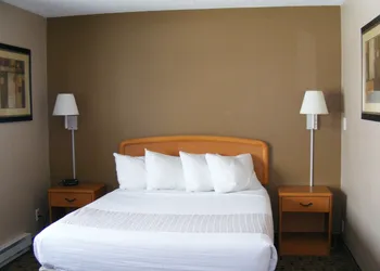 Americas Best Value Inn & Suites Bismarck hotel thumbnail 3