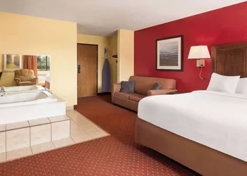 Baymont by Wyndham Cedar Rapids hotel thumbnail 6