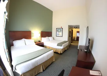 Holiday Inn Express & Suites Cocoa by IHG hotel thumbnail 2