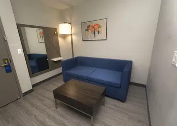 Holiday Inn Express & Suites Cocoa by IHG hotel thumbnail 3