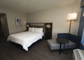 Holiday Inn Express & Suites Cocoa by IHG hotel thumbnail 8